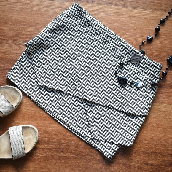 Zara Dresses & Skirts - Zara Asymmetrical Houndstooth Mini Skirt